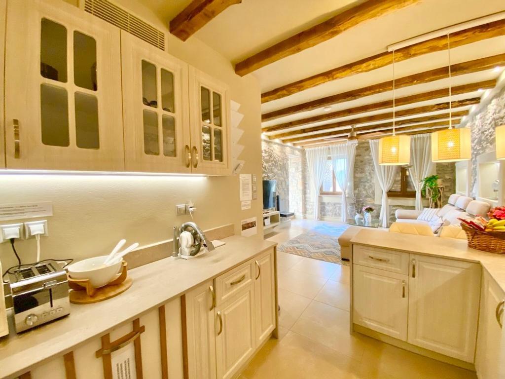 Villasonboard Rock Villa 3 Bed, 3 Bath, Jacuzzi, Seaside Ermioni Exterior foto