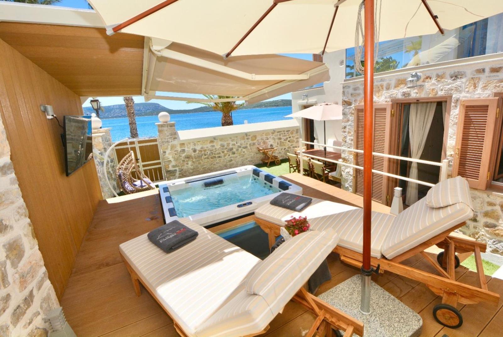 Villasonboard Rock Villa 3 Bed, 3 Bath, Jacuzzi, Seaside Ermioni Exterior foto